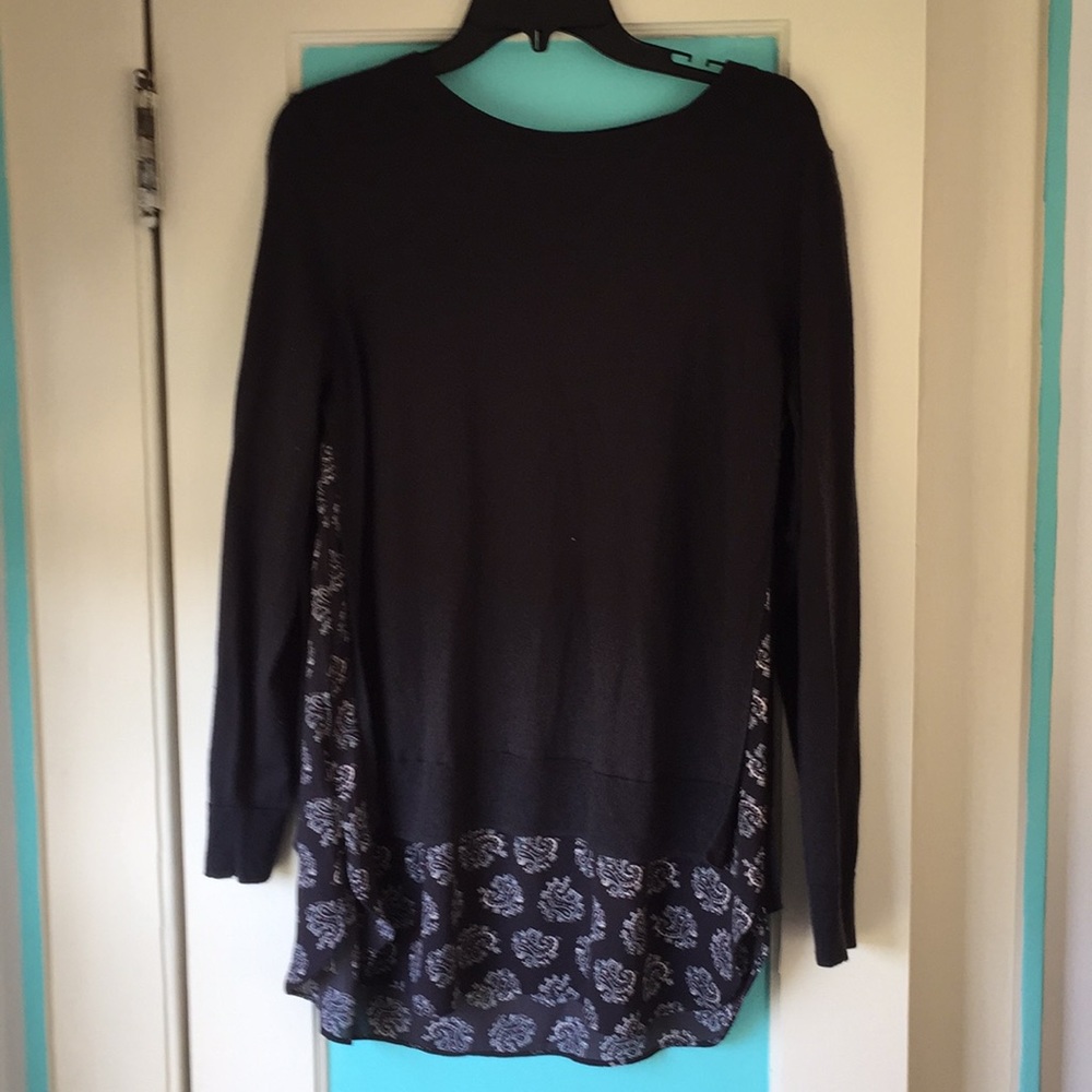 Cute Loft sweater with a long patterned lining